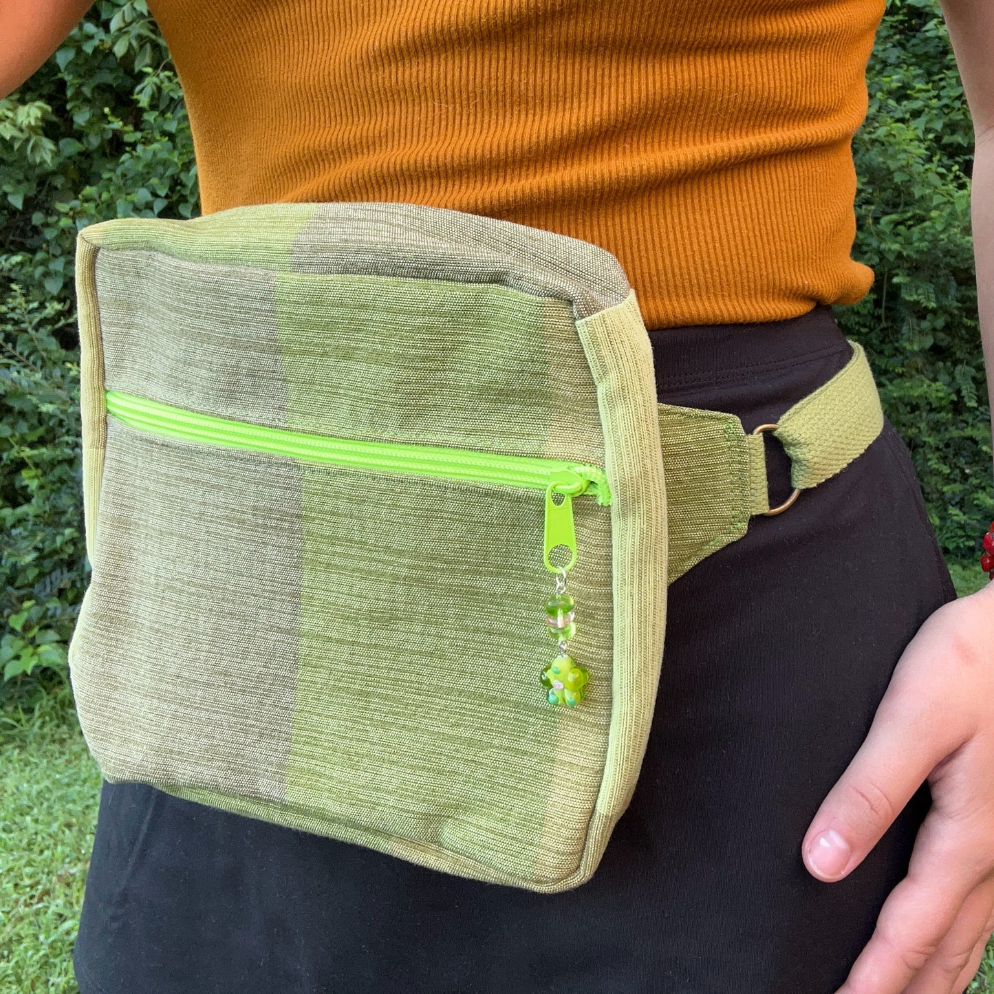 Thrifted Green Placemat Adjustable Bag