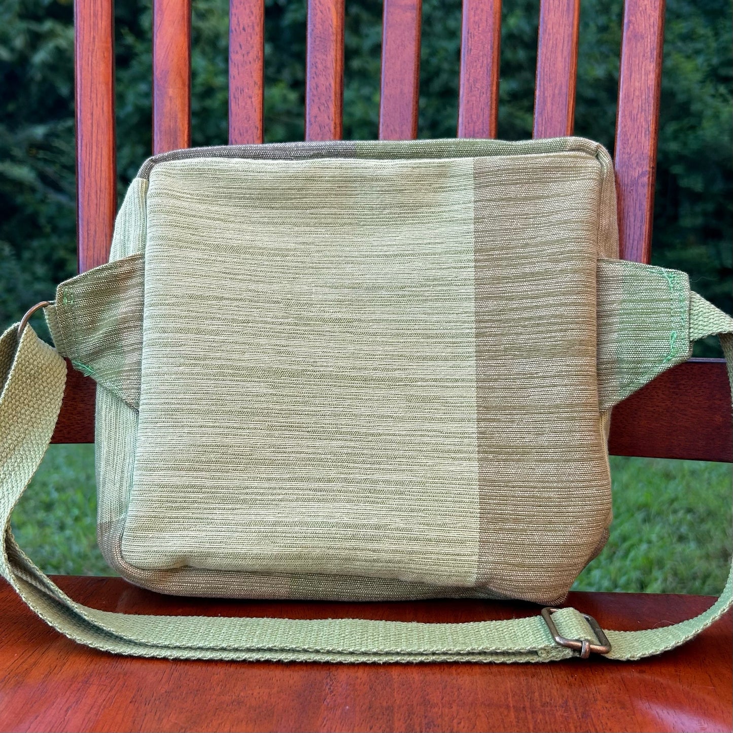 Thrifted Green Placemat Adjustable Bag